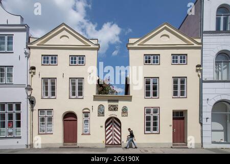 Hauser auf der Altstadtinsel der Hansestadt Luebeck. | Maisons sur l'île de la vieille ville hanséatique de Luebeck. Banque D'Images