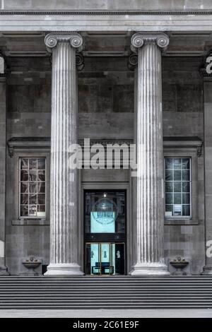 Royaume-Uni, Londres, Camden, Bloomsbury, British Museum. L'entrée principale du musée sur Great Russell Street Banque D'Images