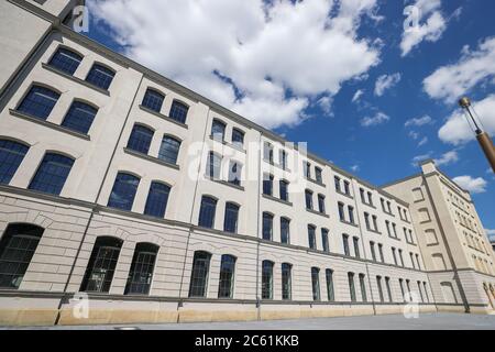 30 juin 2020, Saxe, Chemnitz : la nouvelle bibliothèque universitaire de la tu Chemnitz. Depuis 2014, l'Alte Aktienspinnerei, qui était autrefois le plus grand moulin à tourner d'Allemagne, est en cours de rénovation et abritera à l'avenir la bibliothèque centrale de l'Université de technologie de Chemnitz et son entrepôt. La nouvelle bibliothèque centrale devrait ouvrir ses portes au cours du semestre d'hiver 2020. Les utilisateurs auront ensuite accès à une salle de lecture de trois étages et à des postes de travail de lecture, d'apprentissage et de groupe à la fine pointe de la technologie. Les coûts d'environ 53 millions d'euros seront supportés par l'État libre de Saxe, 13.5 millions d'euros par l'UE. Photo : J Banque D'Images