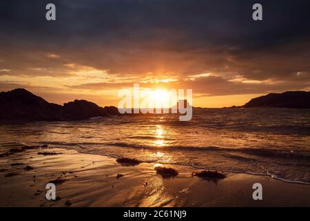 Coucher de soleil sur la côte de Saint Malo, France Banque D'Images