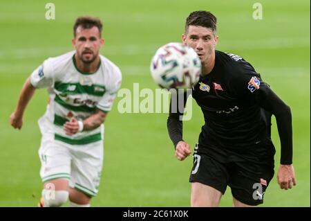 Rafal Pietrzak de Lechia (L) et celle van Amersfoort de Cracovie (R) en action pendant le match polonais Ekstraklasa entre Lechia Gdansk et Cracovie au stade Energa.finale; Lechia Gdansk 0:3 Cracovie. Banque D'Images