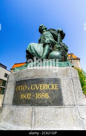 Statue du grand scientifique Otto Guericke à Magdebourg, Allemagne Banque D'Images