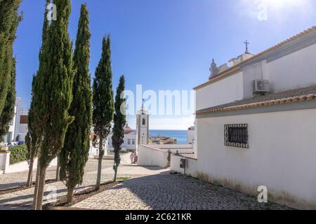 L'église Igreja de Santa Ana et l'église Igreja Matriz de Alvor dans la vieille ville d'Albufeira, Portugal Banque D'Images