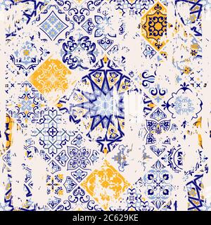 Motif vintage sans couture avec effet d'usure. Mosaïques de patchwork. Motif abstrait sans couture dessiné à la main à partir des carreaux. Décor portugais et espagnol. Illustration de Vecteur