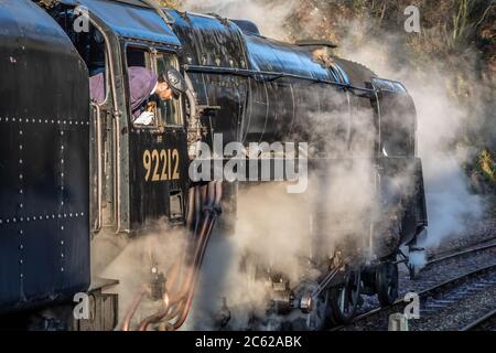 BR '9F' 2-10-0 n° 92212, station Medstead et four Marks sur le chemin de fer Mid-Hants, Hampshire Banque D'Images