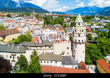 Château Hasegg ou Burg Hasegg vue panoramique aérienne, château et menthe situé Hall in Tirol, région autrichienne du Tyrol Banque D'Images