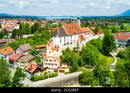 Monastère Franciscain ou Saint Stéphane Franziskanerkloster vue panoramique aérienne. Saint Stéphane est un monastère dans la vieille ville de Fussen en Bavière, Allemagne. Banque D'Images