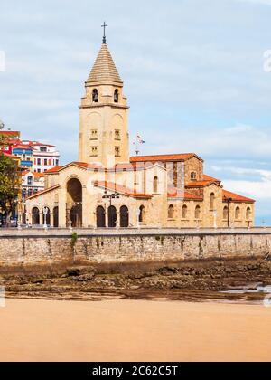 Église de San Pedro Apostol ou Eglise de San Pedro Apostol est une église catholique située dans la ville de Gijón dans les Asturies, Espagne Banque D'Images