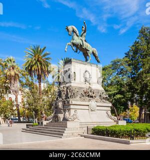 Général José de San Martin monument sur la Plaza San Martin square à Cordoba, Argentine. Jose de San Martin est un héros de la guerre d'Argentine Independenc Banque D'Images