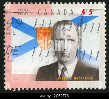 CANADA - VERS 1998 : timbre imprimé par le Canada, montre Angus L. MacDonald (1890-1954), Nouvelle-Écosse, vers 1998 Banque D'Images