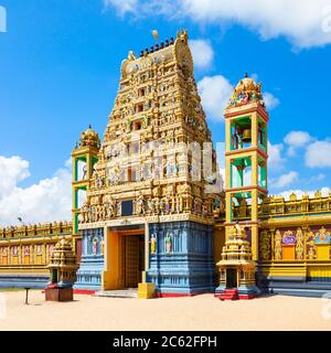 L'Alvar Vallipuram ou Valipura Aalvar Vishnu Kovil est un temple hindou près de Jaffna, au Sri Lanka. L'Alvar Vallipuram Kovil est considéré comme l'un des plus anciens H Banque D'Images