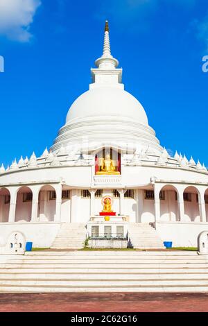 La Pagode de la paix ou d'Ampara Sama Ceitya Ampara est l'un d'un certain nombre de pagodes de la paix japonais dans le monde Banque D'Images