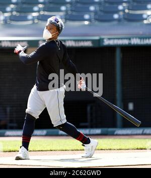 Cleveland, États-Unis. 06e juillet 2020. Cleveland Indians Francisco Lindor atteint le lundi 6 juillet 2020, lors de l'entraînement au camp d'entraînement de l'équipe au progressive Field à Cleveland, Ohio. La ligue majeure de baseball commence sa saison 2020 après la pandémie de COVID-19 qui a causé des mois de retards. Photo par Aaron Josefczyk/UPI crédit: UPI/Alay Live News Banque D'Images