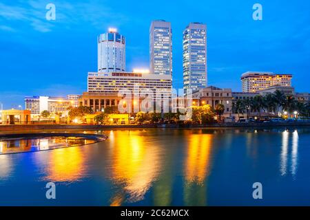 La ville de Colombo et le lac Beira chanel au coucher du soleil. Colombo est la capitale commerciale et la plus grande ville du Sri Lanka. Banque D'Images