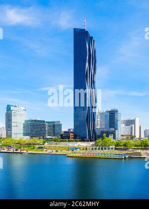 Danube City ou Donaustadt est le quartier de Vienne, Autriche. Donaustadt Danube City est un quartier moderne avec des gratte-ciels et des centres d'affaires à Vien Banque D'Images