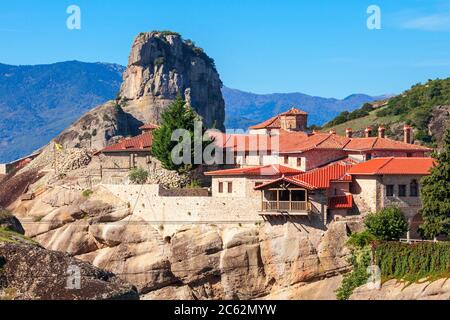 Le monastère de la Sainte Trinité, également connu sous le nom de Agia Triada est un monastère orthodoxe de l'Est à météores en Grèce centrale, situé près de la ville de Kalamba Banque D'Images