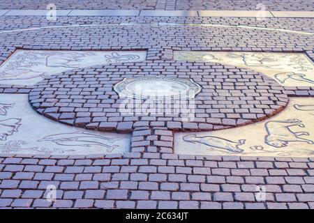 L'inscription sur le pavé de briques de Manezhnaya sguare à Moscou: 'Zéro kilomètre des autoroutes de la Fédération de Russie' Banque D'Images