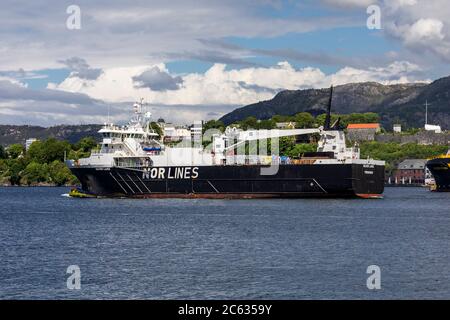 Navire de soute et de projet Silver Lake à Byfjorden, au départ du port de Bergen, en Norvège. Banque D'Images