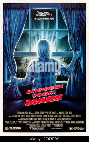 Envahisseurs de Mars (1986) réalisé par Tobe Hooper et mettant en vedette Karen Black, Hunter Carson et Timothy Bas. Une petite ville envahie par des étrangers qui commencent à prendre le contrôle des esprits des habitants. Banque D'Images