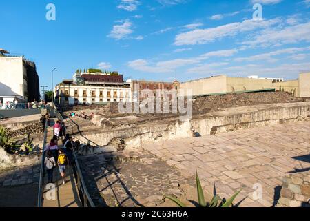 Ruines d'un ancien temple aztèque dans le centre-ville de Mexico Banque D'Images
