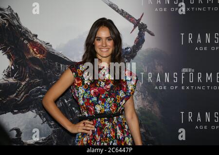 L'actrice Home & Away Cassie Howarth marche le tapis rouge au spectacle spécial Transformers: Age of extinction au cinéma Event, George Street à Sy Banque D'Images