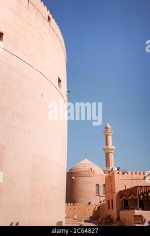 Nizwa / Oman - 15 février 2020 : fort de Nizwa, forteresse historique dans le centre-ville historique de Nizwa Banque D'Images