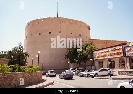 Nizwa / Oman - 15 février 2020 : fort de Nizwa, forteresse historique dans le centre-ville historique de Nizwa Banque D'Images