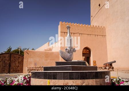 Nizwa / Oman - 15 février 2020 : fort de Nizwa, forteresse historique dans le centre-ville historique de Nizwa Banque D'Images