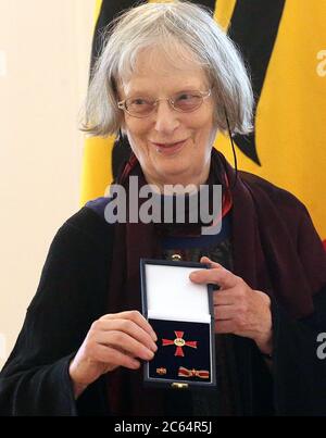 Berlin, Allemagne. 02e octobre 2019. Elke Erb, écrivain, enregistré au Palais Bellevue à la récompense de la Croix fédérale du mérite. Crédit : Wolfgang Kumm/dpa/Alay Live News Banque D'Images