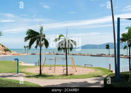 Le bassin de natation Rock Pool sans nageurs en raison des restrictions de Covid-19 à Townsville, Australie Banque D'Images