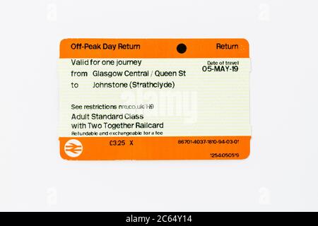 Billet de train, retour pour adulte hors saison, acheté avec une carte ferroviaire Two Together pour un voyage entre Glasgow Central et Johnstone, Écosse, Royaume-Uni Banque D'Images