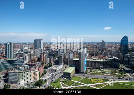 Italie, Lombardie, Milan, paysage urbain avec Biblioteca degli Alberi Park Banque D'Images