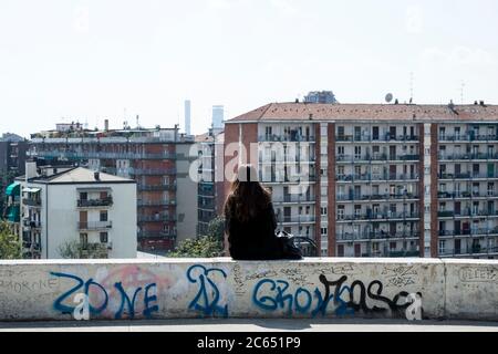 Italie, Lombardie, Milan, quartier de Bicocca, paysage urbain depuis le parc Collina dei Ciliegi Banque D'Images