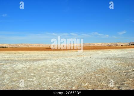 Vue panoramique sur le désert du Sahara, à proximité de l'oasis de Dakhla en Égypte. Sahara. Afrique Banque D'Images