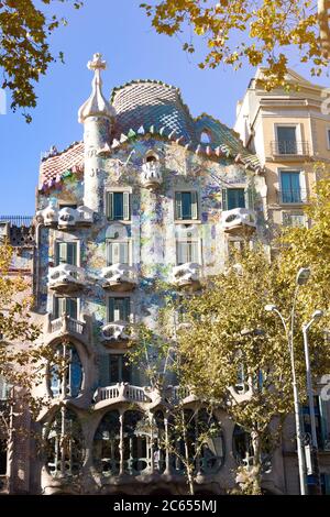 Barcelone, Espagne - 18 octobre 2014: Vue extérieure Casa Batlo, maison de création de Gaudi. Le bâtiment qui est maintenant Casa Batllo a été construit en 1877 par Antoni Banque D'Images