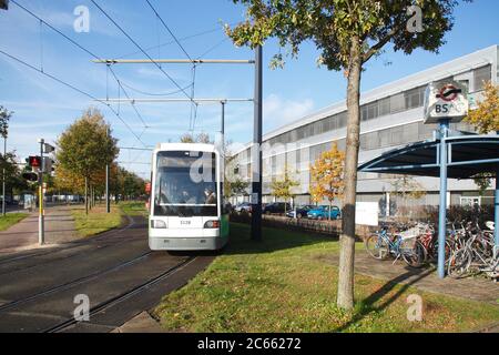 Tram, Siemens Building, Technology Center, Technology Park, Brême, Allemagne, Europe Banque D'Images