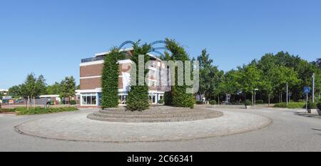 Rond-point, maison résidentielle moderne de Diepholz, Basse-Saxe, Allemagne, Europe Banque D'Images