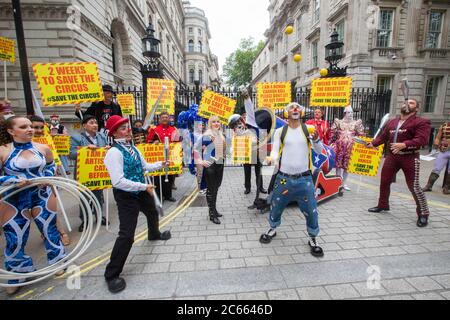 Londres, Royaume-Uni. , . Des artistes de cirque de Downing Street appellent le gouvernement pour leur droit de rouvrir. Ils sont exclus du plan de la revue des arts du gouvernement. Credit: Tommy London/Alay Live News Banque D'Images