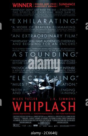 Whiplash (2014) réalisé par Damien Chazelle et mettant en vedette Miles Teller, J.K. Simmons et Melissa Benoist. Un batteur entre dans un conservatoire de musique où il est poussé au bord par un enseignant obsessionnel. Banque D'Images