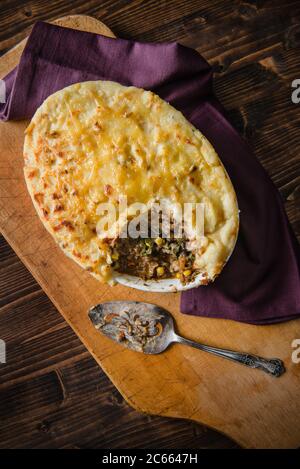 Tarte aux pommes avec lentilles et fromage Banque D'Images