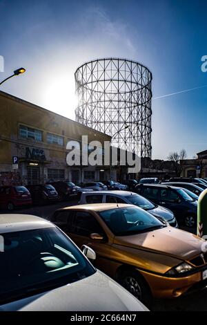 Parking devant une usine de gaz de Testaccio à Rome, Italie Banque D'Images