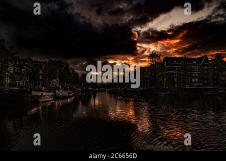 Amsterdam avec Gracht en début de matinée, Hollande, pays-Bas Banque D'Images