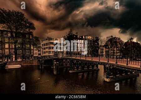 Amsterdam avec Gracht en début de matinée, Hollande, pays-Bas Banque D'Images