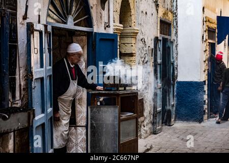 Petit grill de rue à Essaouira Banque D'Images