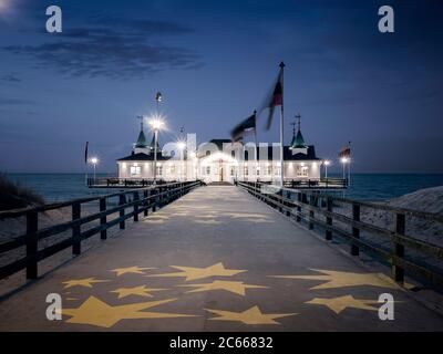 Seebrücke Ahlbeck à l'heure bleue Banque D'Images