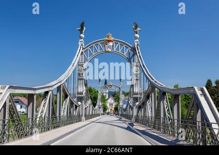 Pont de Salzach et Landesbrücke sur le Salzach, vue de Laufen à Oberndorf en Autriche, Rupertiwinkel, Berchtesgadener Land, haute-Bavière, Bavière, sud de l'Allemagne, Allemagne, Europe Banque D'Images