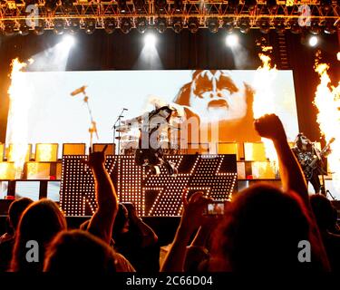 Les membres DE KISS Gene Simmons, Paul Stanley, Tommy Thayer et Eric Singer se sont produits au BB&T Centre de Sunrise, en Floride. Banque D'Images