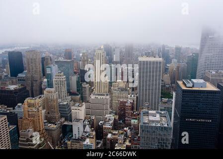 Vue sur New York depuis le Rockefeller Center, États-Unis Banque D'Images