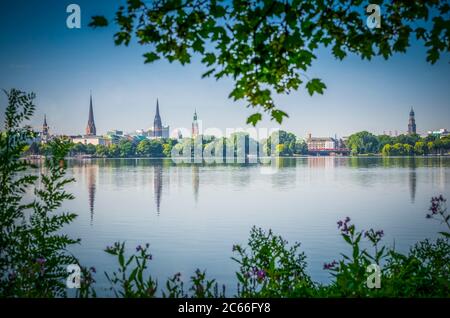 Allemagne, Hambourg, Skyline, lac d'Alster Banque D'Images