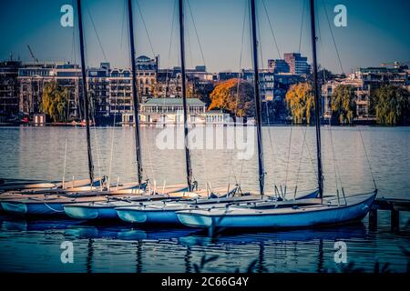 Allemagne, Hambourg, lac de l'Alster, Germania Rowing Club, voile, voilier Banque D'Images